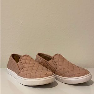 Steve Madden shoe in pink